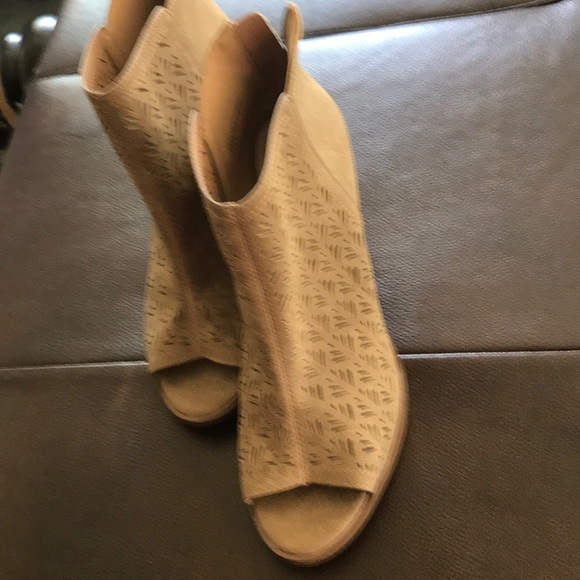 New - Picture 2 of 3